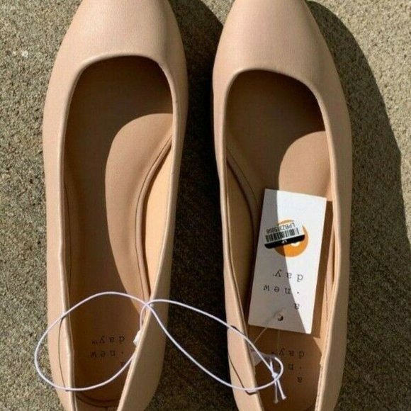 Women's Kora Microsuede Pointed Toe Ballet Flats - Picture 4 of 5